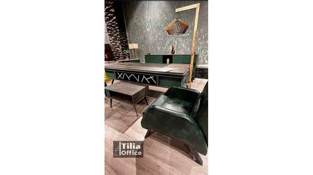 Zümrüt yönetici ofis paketi; ön paneli lazer kesim desenli ve led aydınlatmalı masa, yeşil balon kapak yüzeyler, Roth makam koltuğu ve V bekleme grubu.